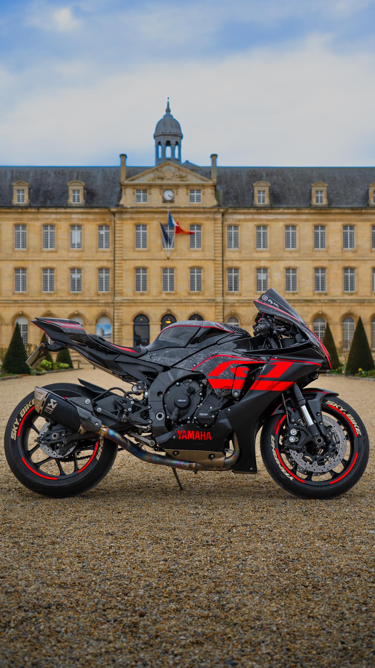 Yamaha R1 · Racing rouge