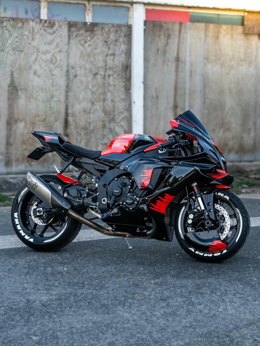 Yamaha R1 · Racing