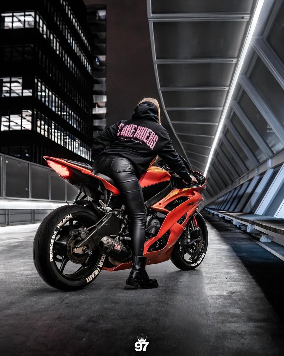 Yamaha R6 · Princess Peach
